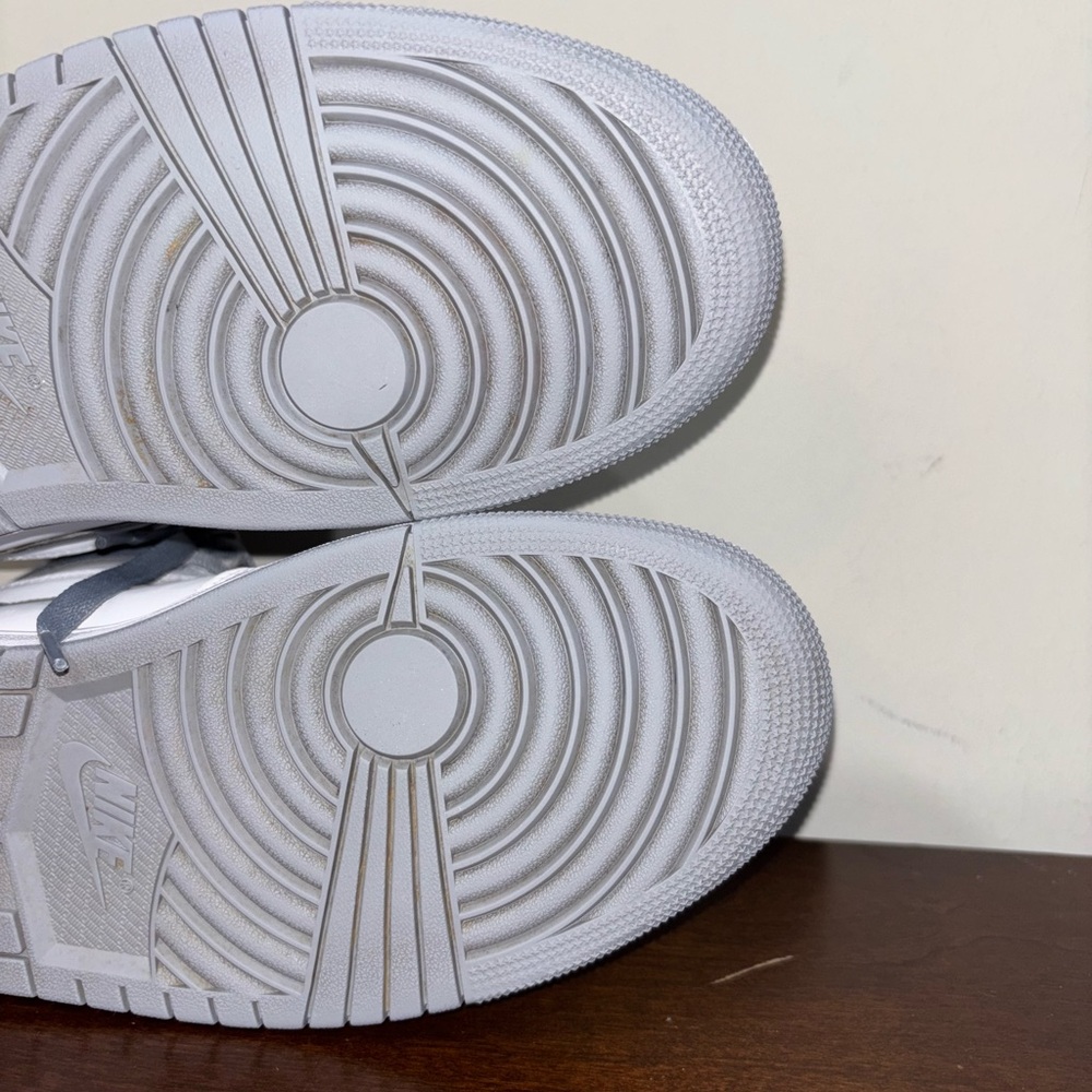 Jordan 1 High OG Stealth - men 10.5 (creases, repainted) - Picture 9 of 12